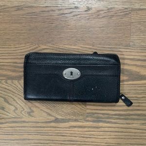Black fossil wallet